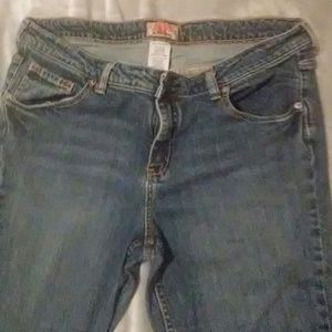 Junior jeans size 25 average